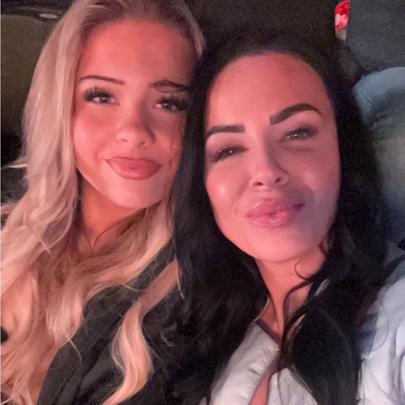 Meet your Posher, Alyza - Picture 1 of 1